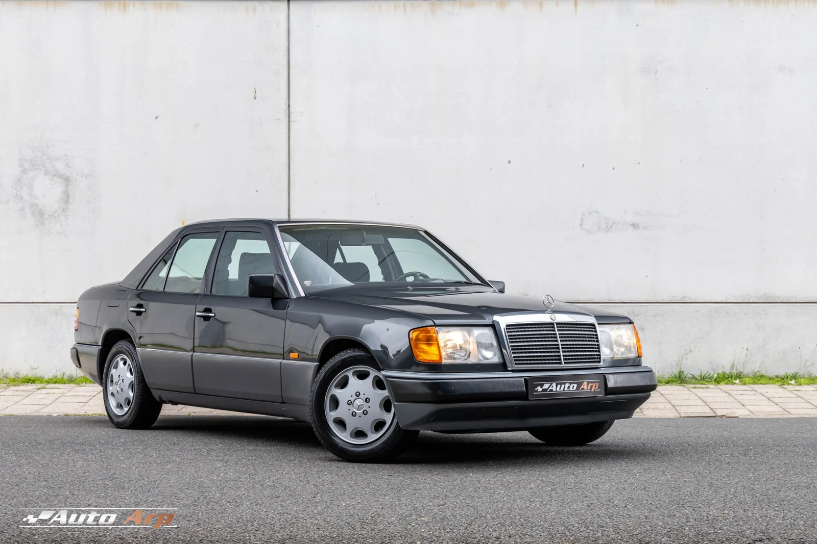 Mercedes-Benz 200-Serie (1990) — foto 1