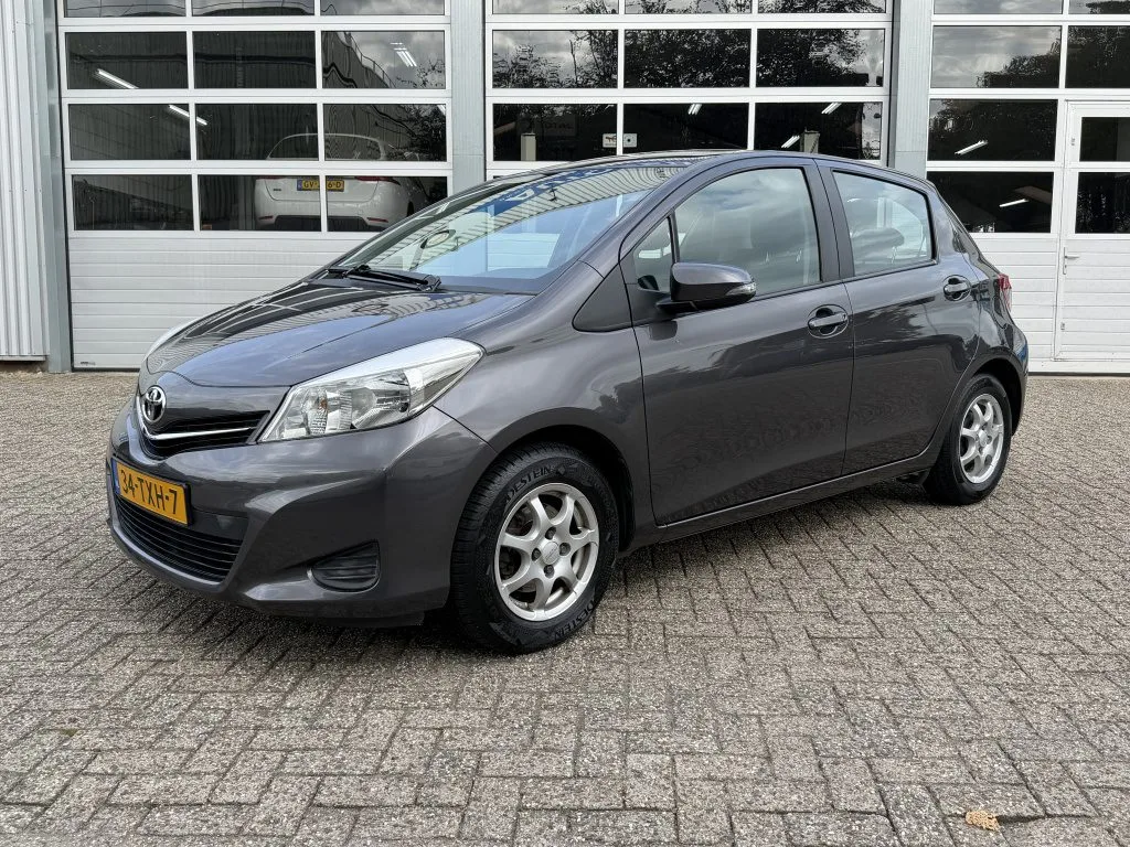 Toyota Yaris (2012) — foto 1