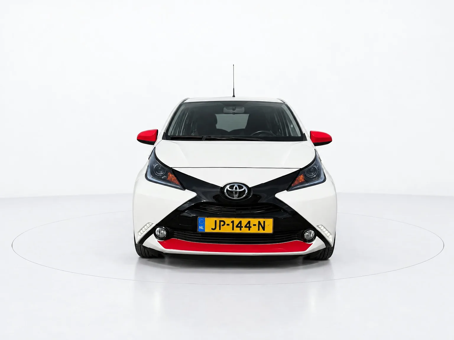 Toyota Aygo (2016) — foto 1