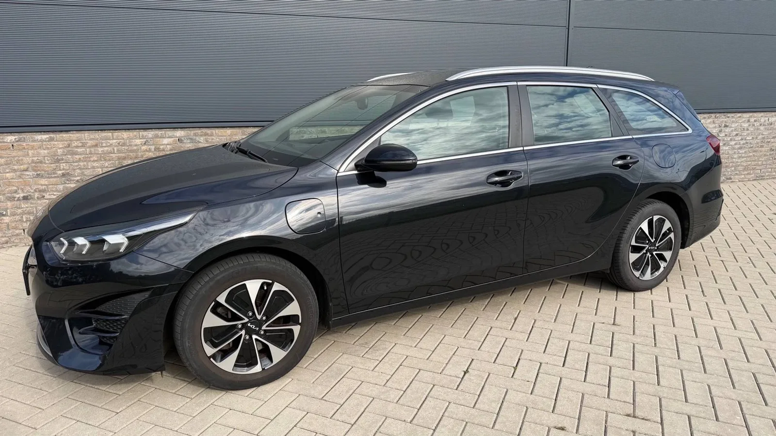 Kia Ceed Sportswagon (2022) — foto 1