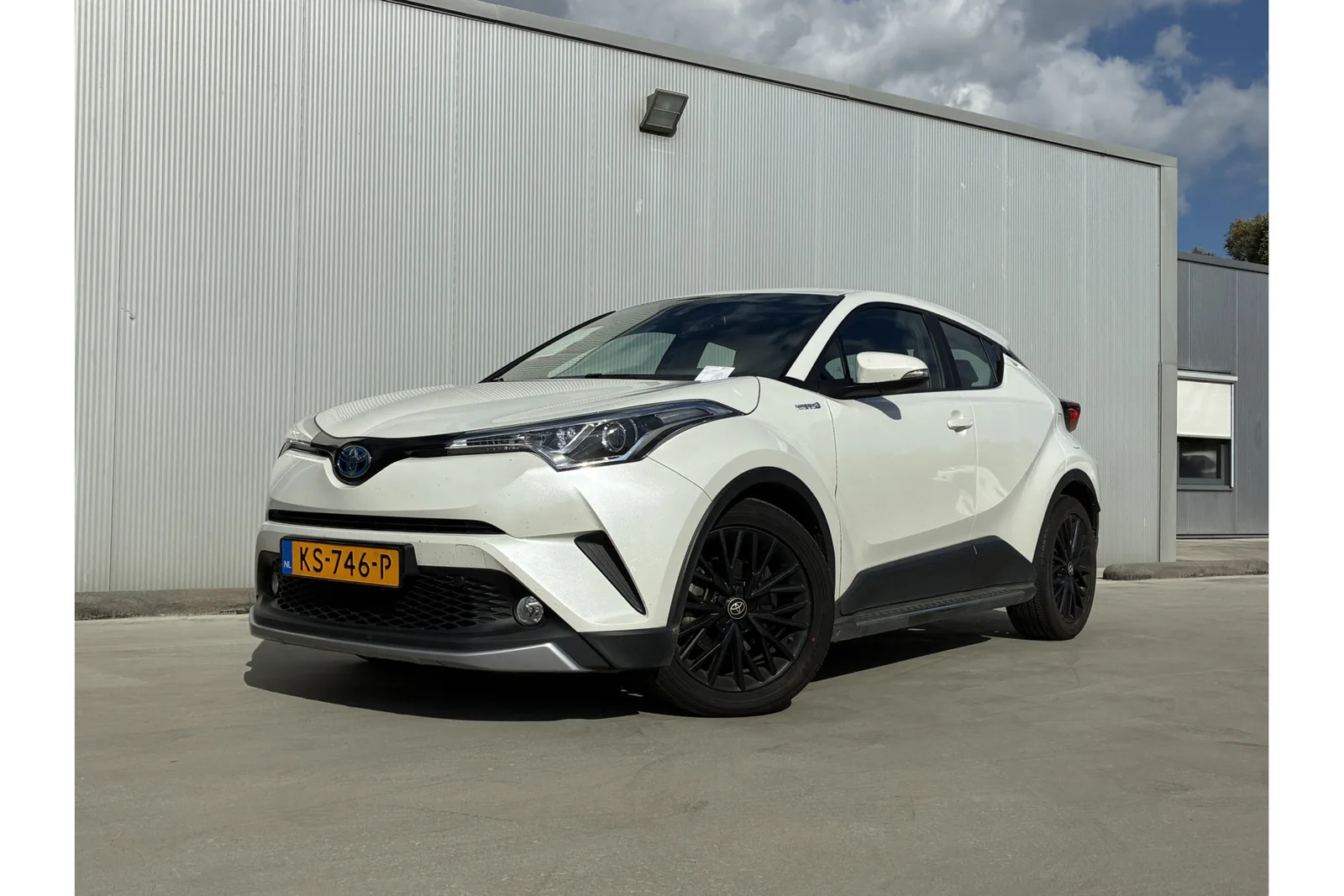 Toyota C-HR (2016) — foto 1