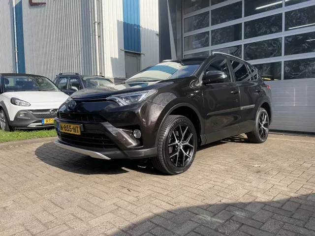 Toyota RAV4 (2016) — foto 1