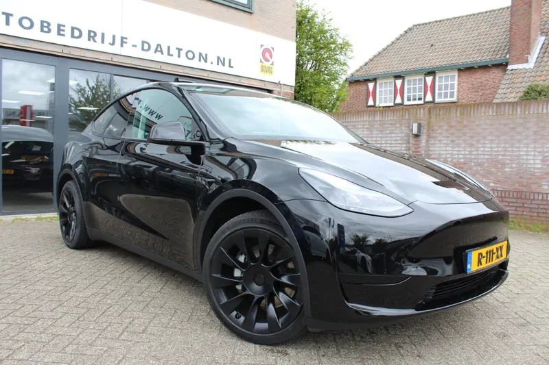 Tesla Model Y (2022)