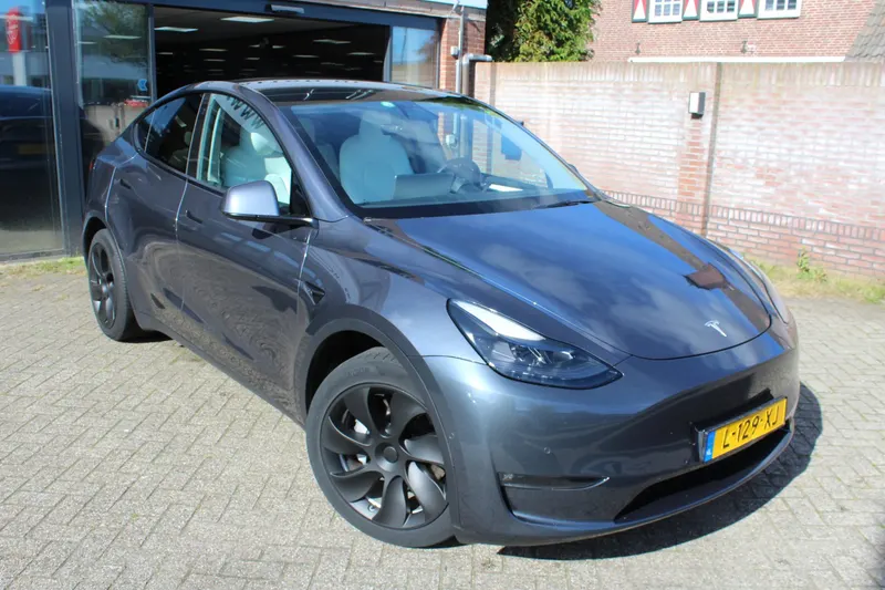 Tesla Model Y (2021)