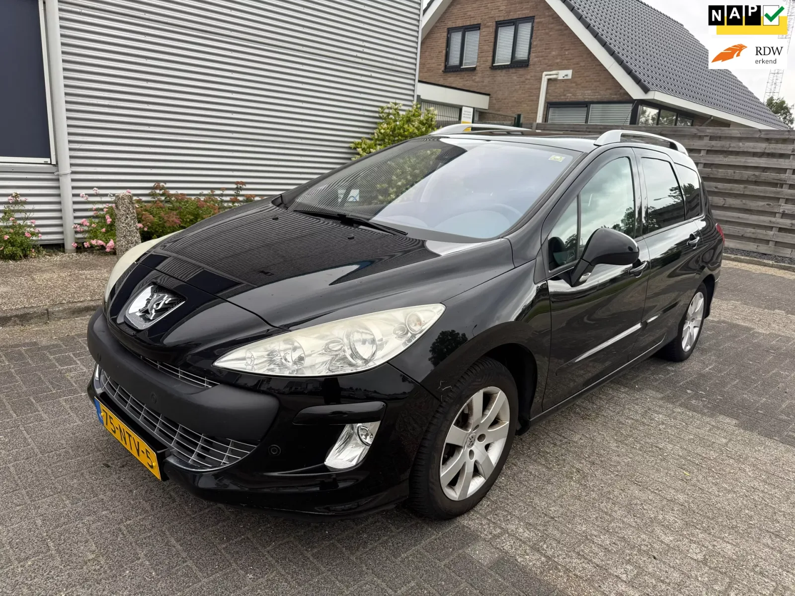 Peugeot 308 (2010) — foto 1