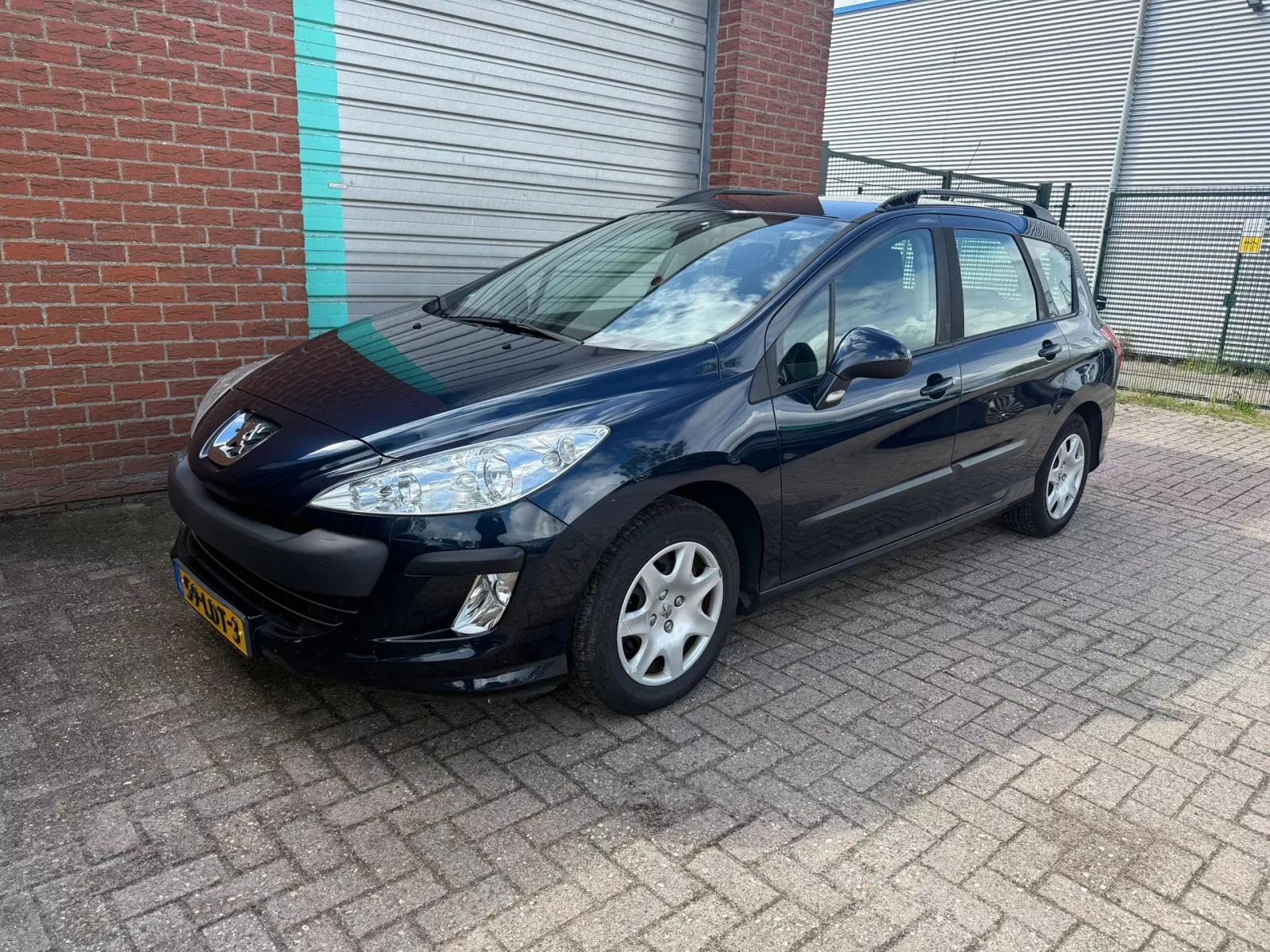 Peugeot 308 (2010) — foto 1