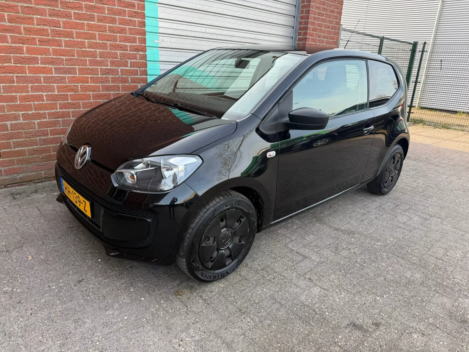 Volkswagen Up! (2012) — foto 1