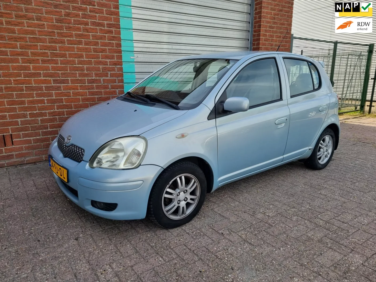 Toyota Yaris (2004) — foto 1