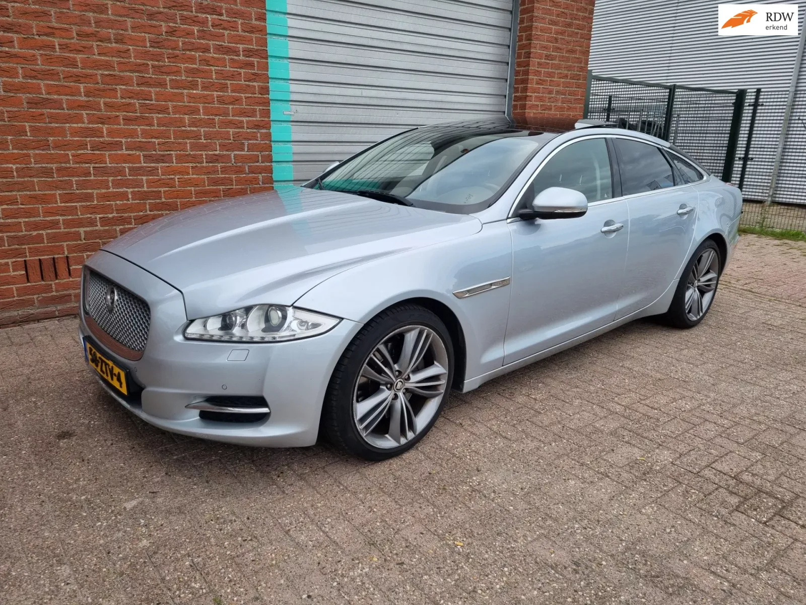 Jaguar XJ (2010) — foto 1