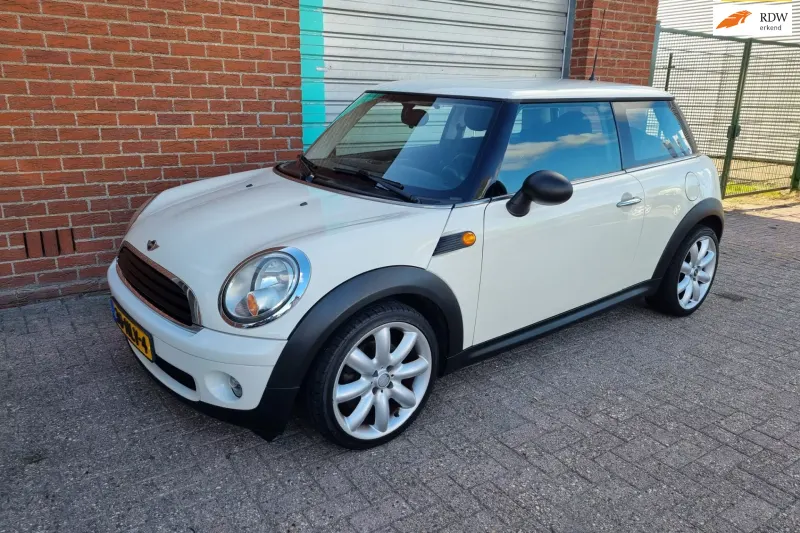 MINI One (2009)