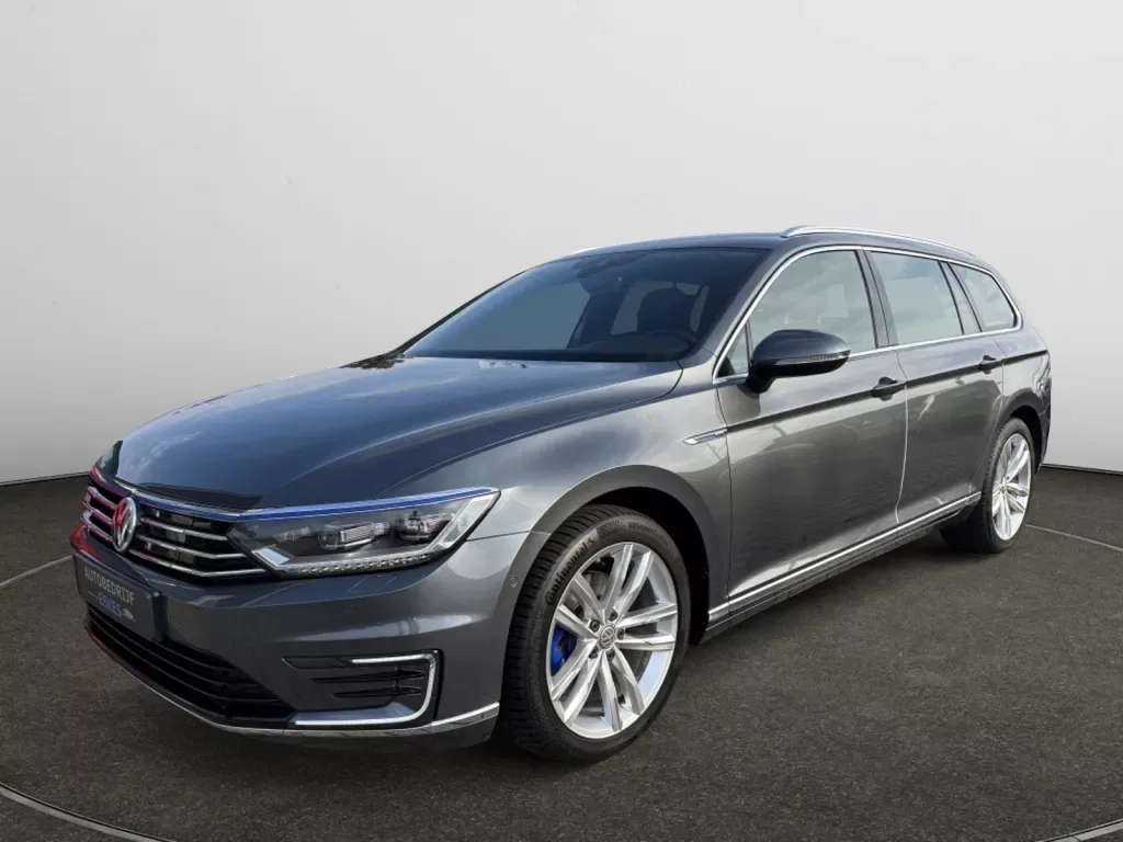 Volkswagen Passat (2016) — foto 1