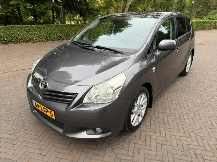 Toyota Verso (2010) — foto 1
