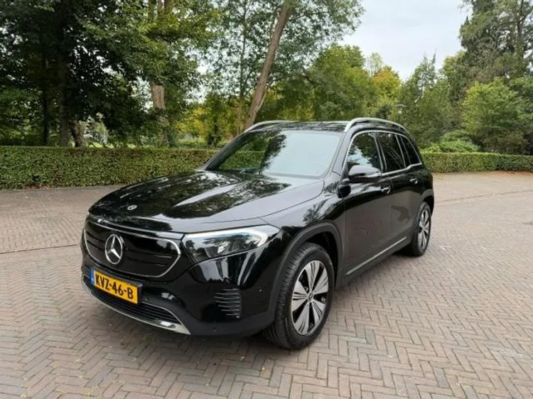Mercedes-Benz EQB (2023) — foto 1