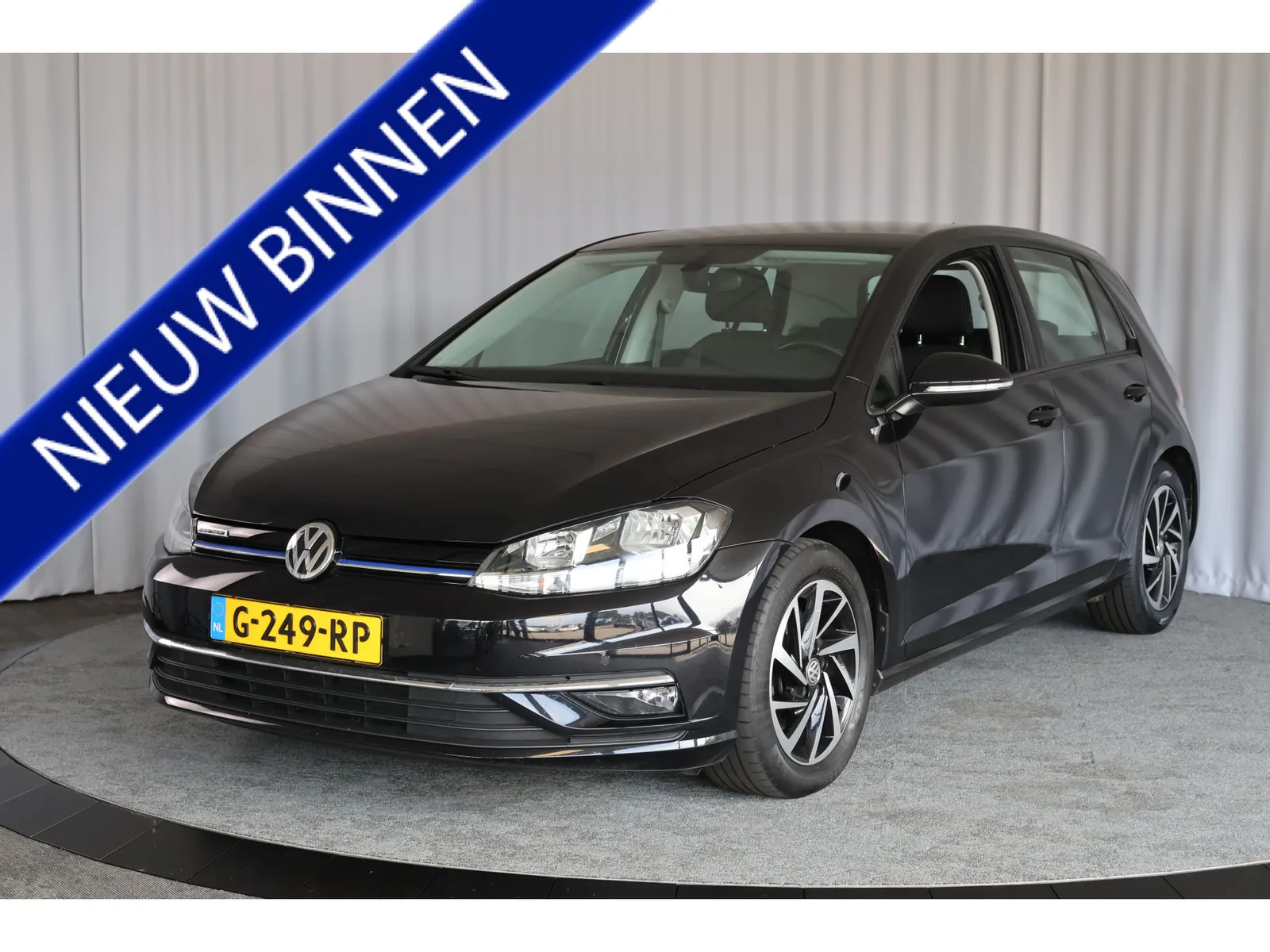 Volkswagen Golf (2018) — foto 1