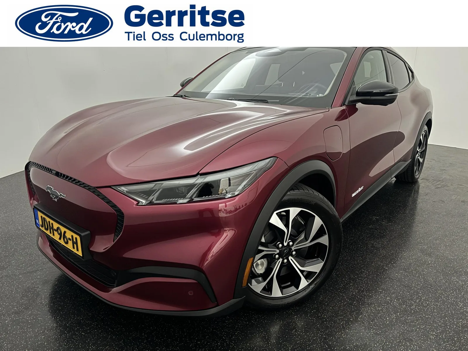 Ford Mustang Mach-E (2025) — foto 1