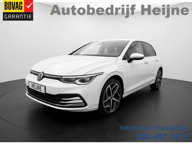 Volkswagen Golf (2022) — foto 1