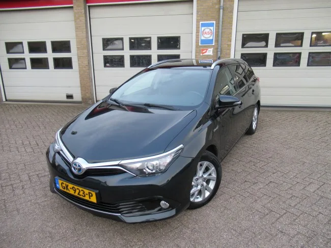Toyota Auris (2015) — foto 1