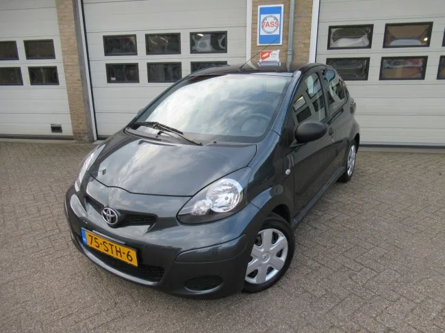 Toyota Aygo (2011) — foto 1
