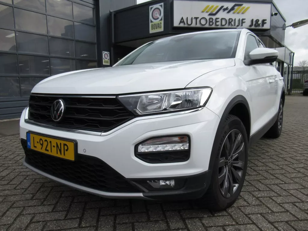 Volkswagen T-Roc (2021) — foto 1