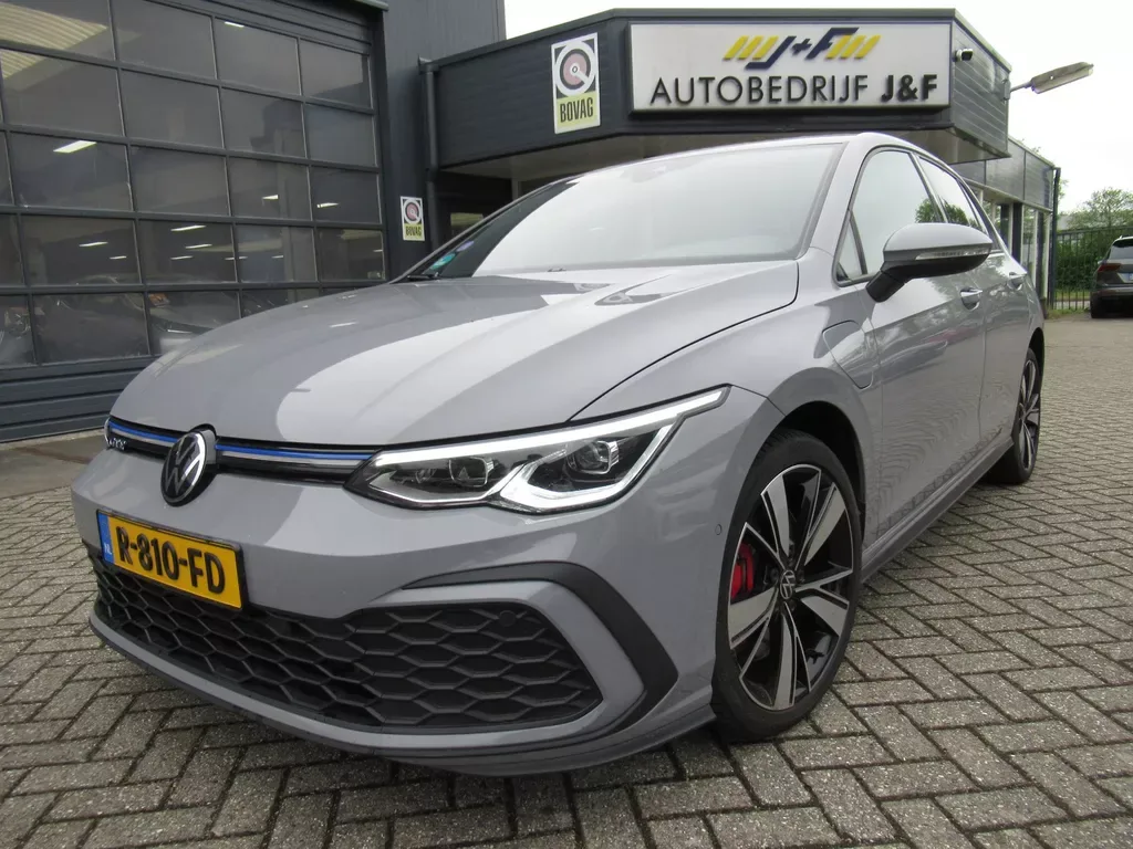 Volkswagen Golf (2021) — foto 1