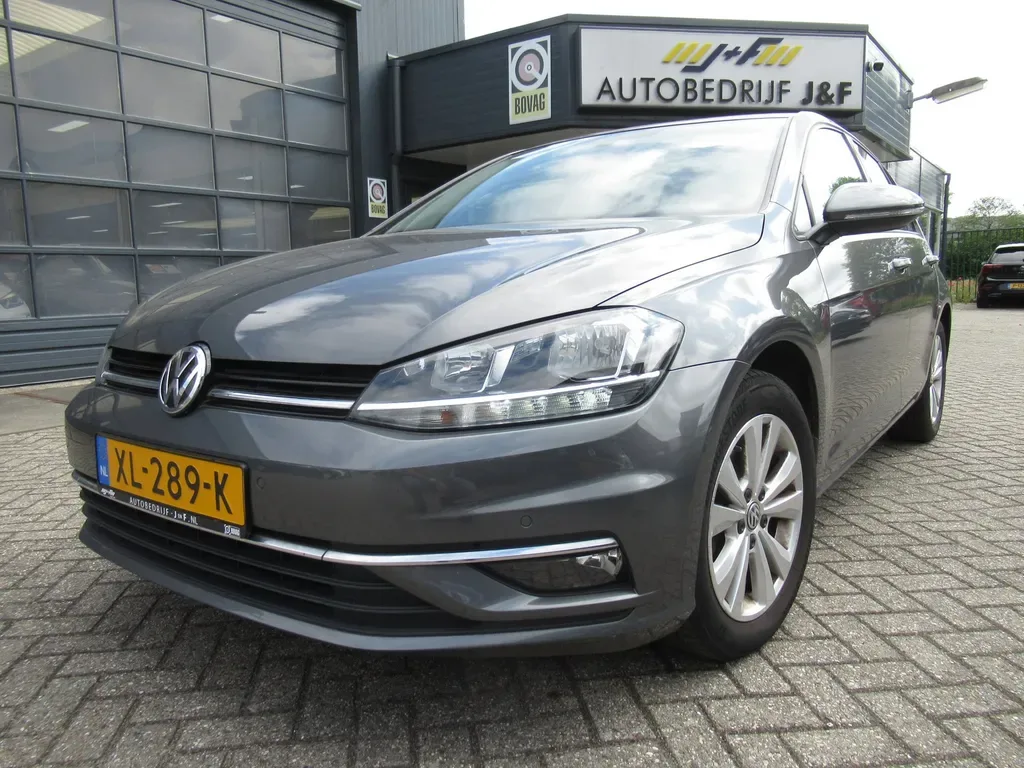 Volkswagen Golf (2019) — foto 1