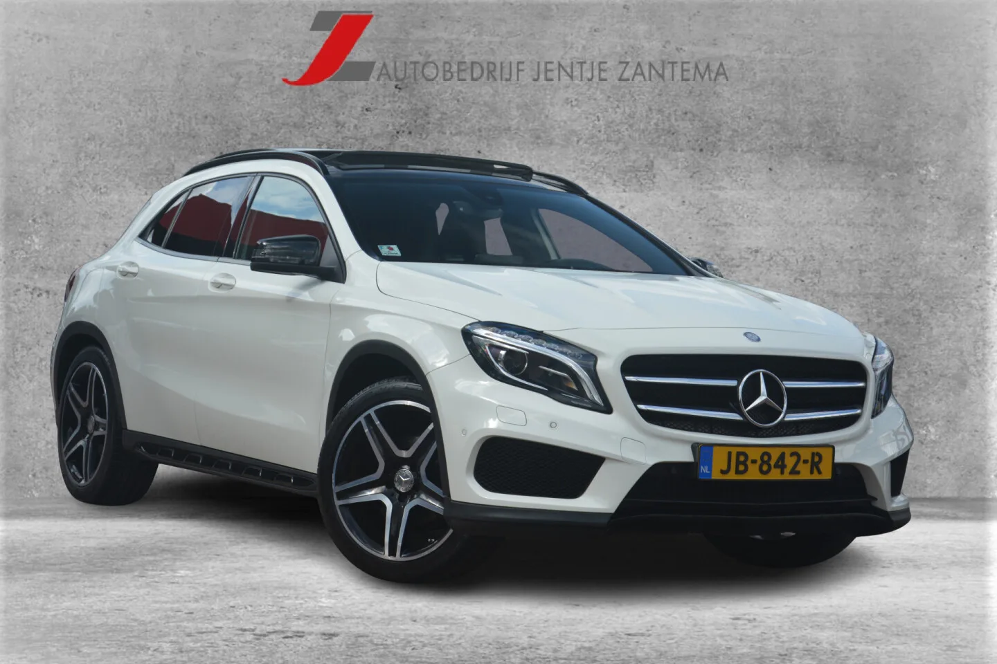 Mercedes-Benz GLA (2016) — foto 1