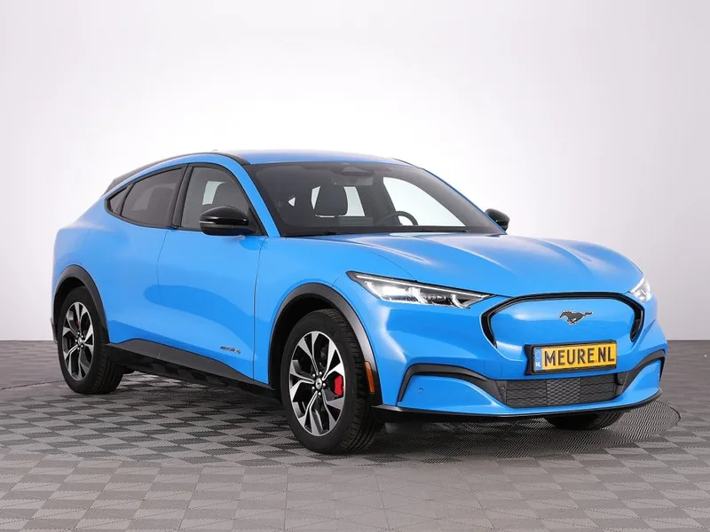 Ford Mustang Mach-E (2023) — foto 1