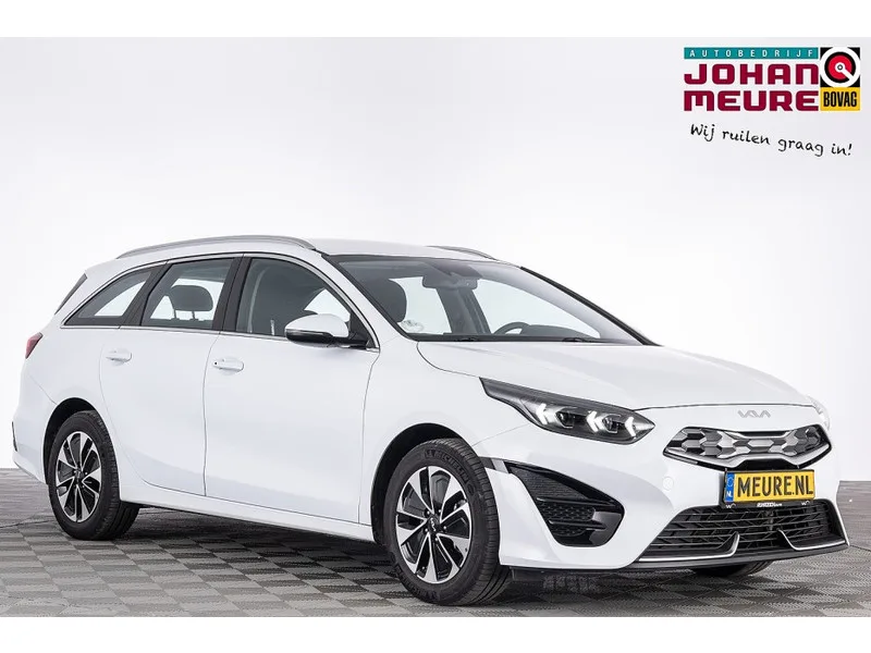 Kia Ceed Sportswagon (2022) — foto 1
