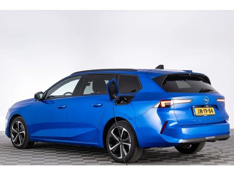 Opel Astra (2024) — foto 1