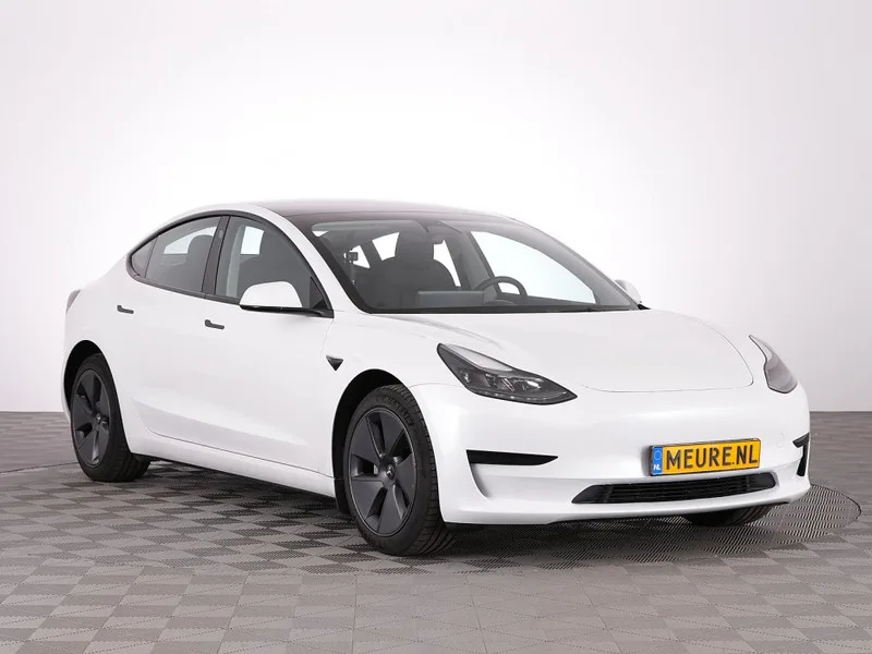 Tesla Model 3 (2023) — foto 1
