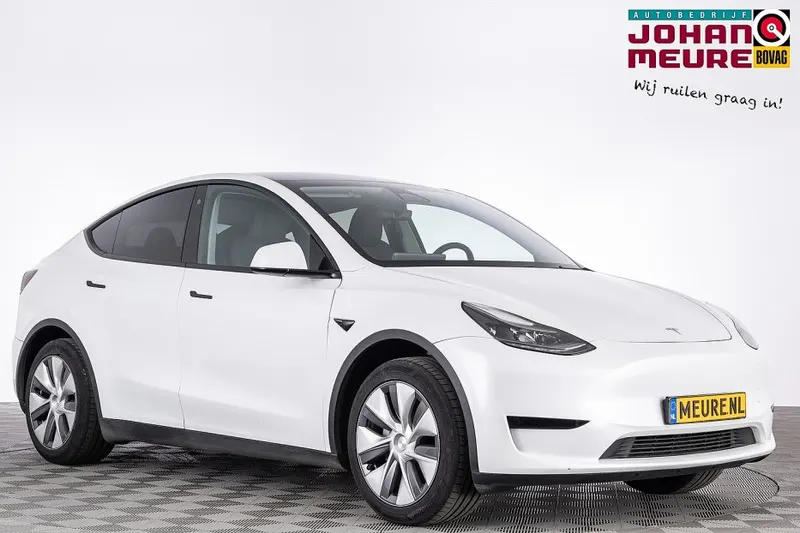 Tesla Model Y (2024)