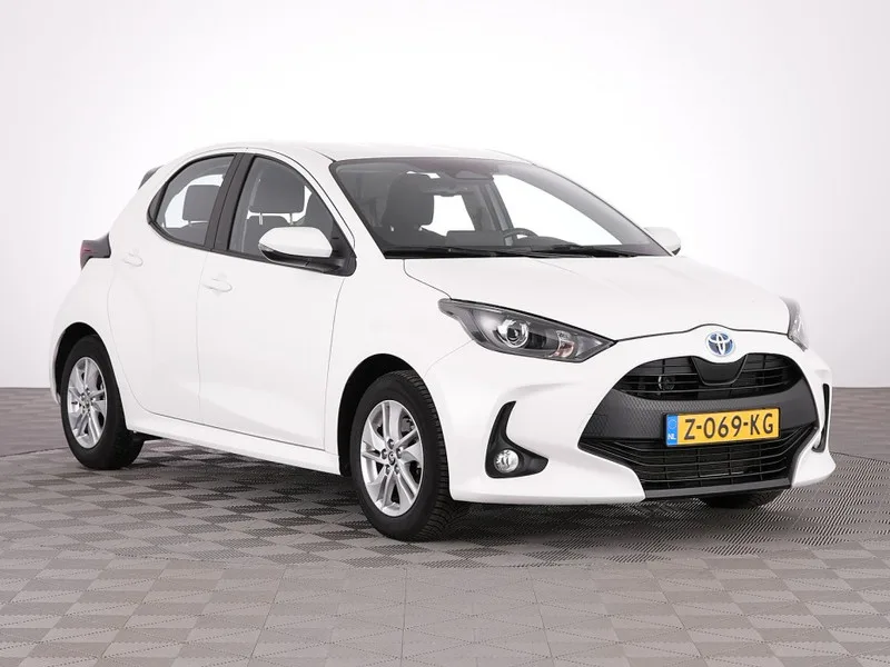 Toyota Yaris (2024) — foto 1