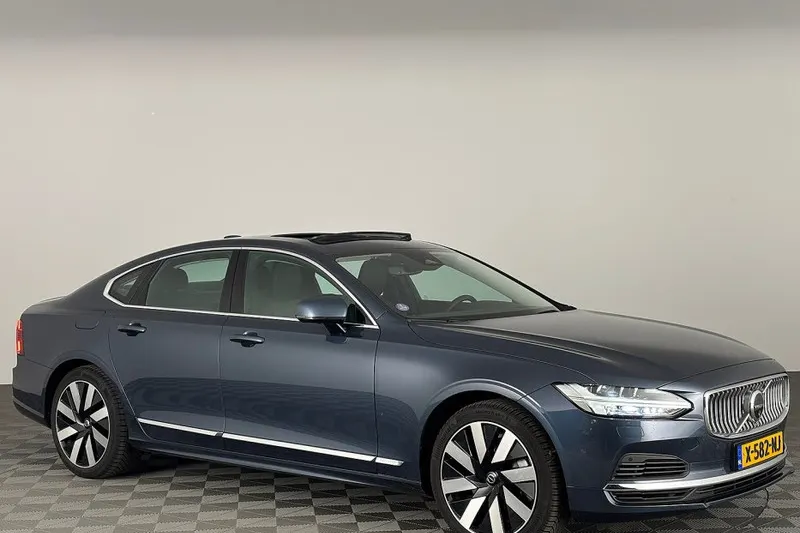 Volvo S90 (2023)