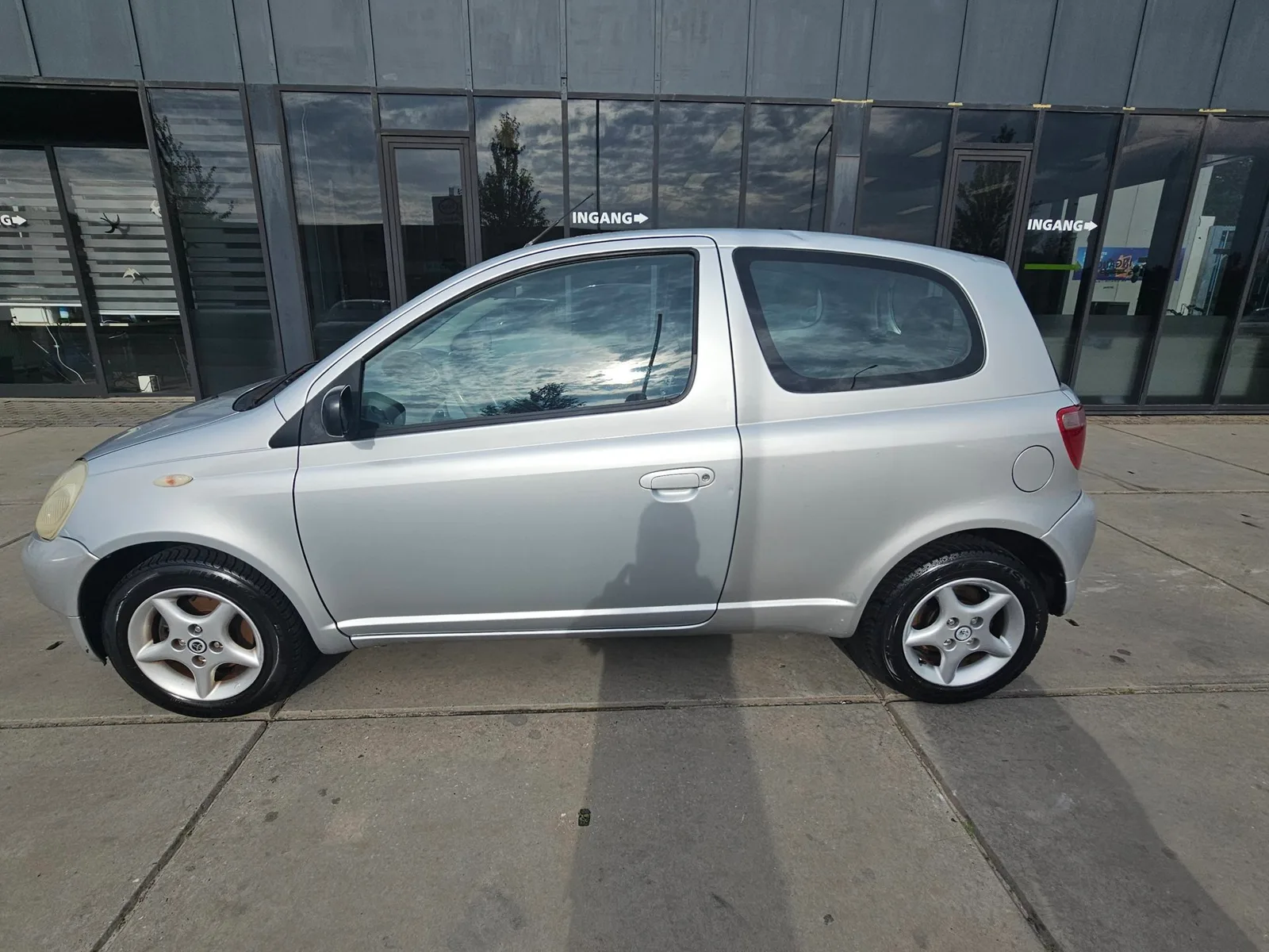 Toyota Yaris (2002) — foto 1