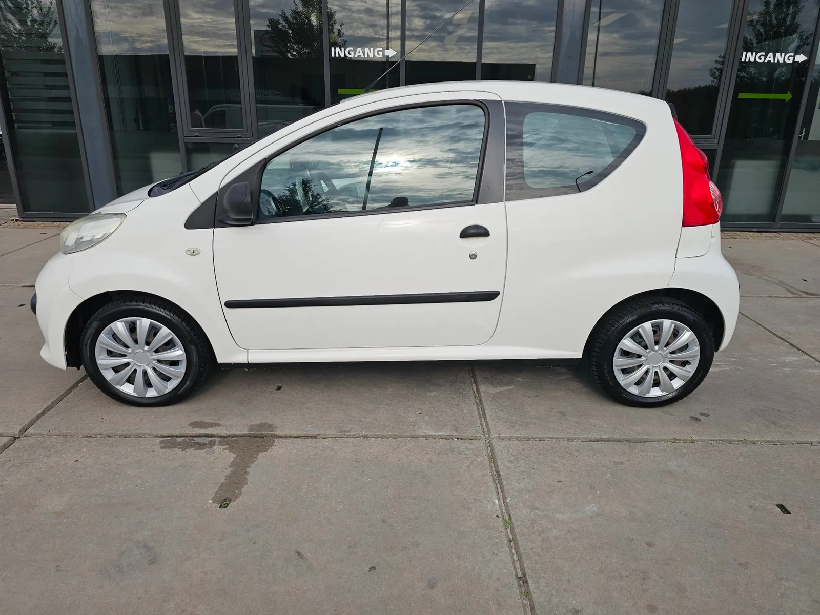 Peugeot 107 (2007) — foto 1