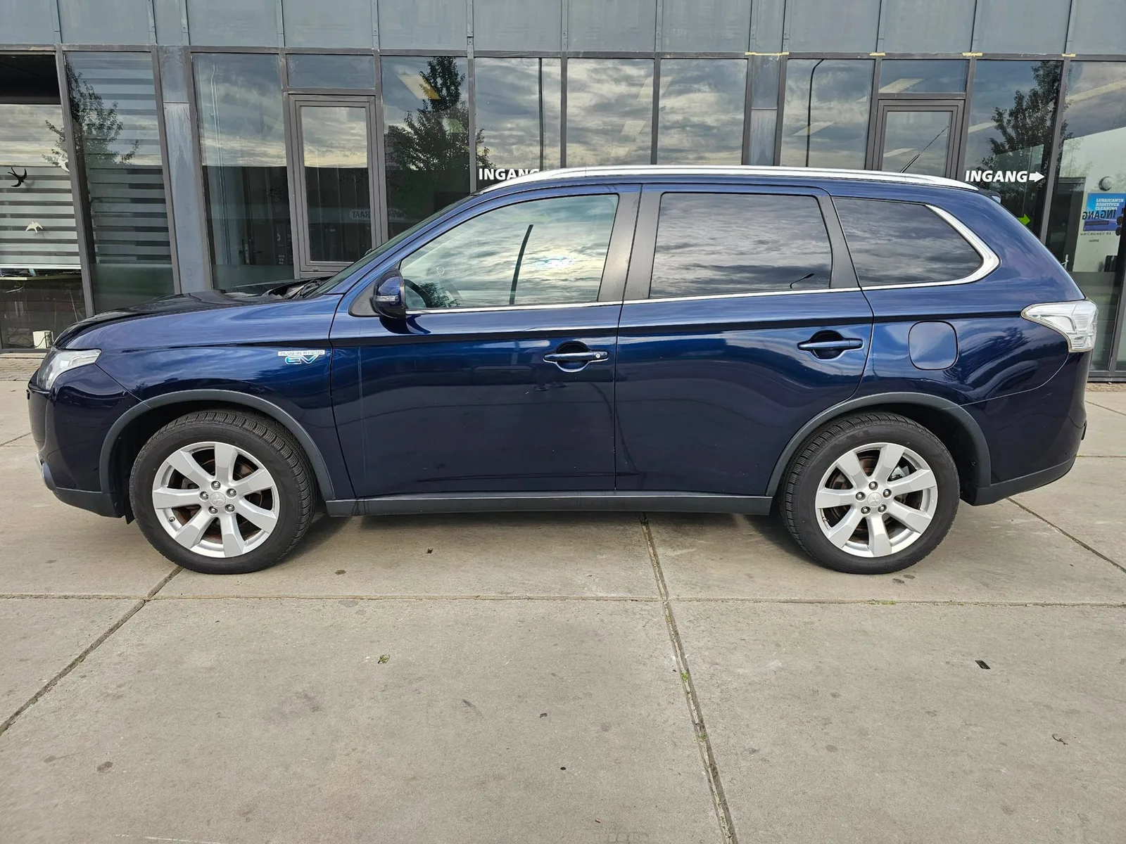 Mitsubishi Outlander (2015) — foto 1