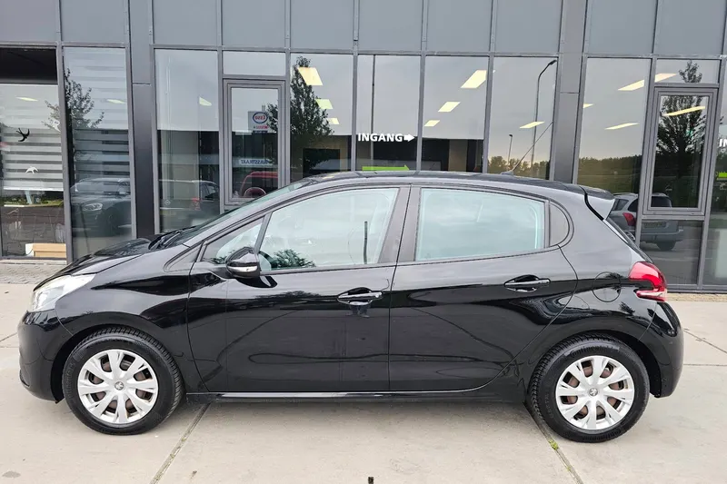 Peugeot 208 (2017)