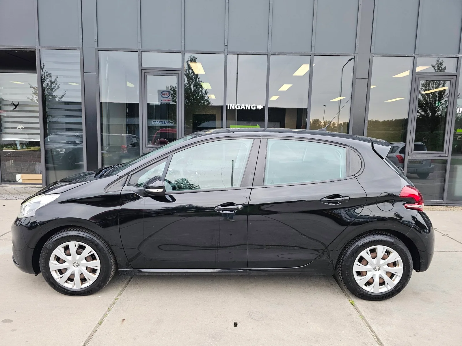 Peugeot 208 (2017) — foto 1