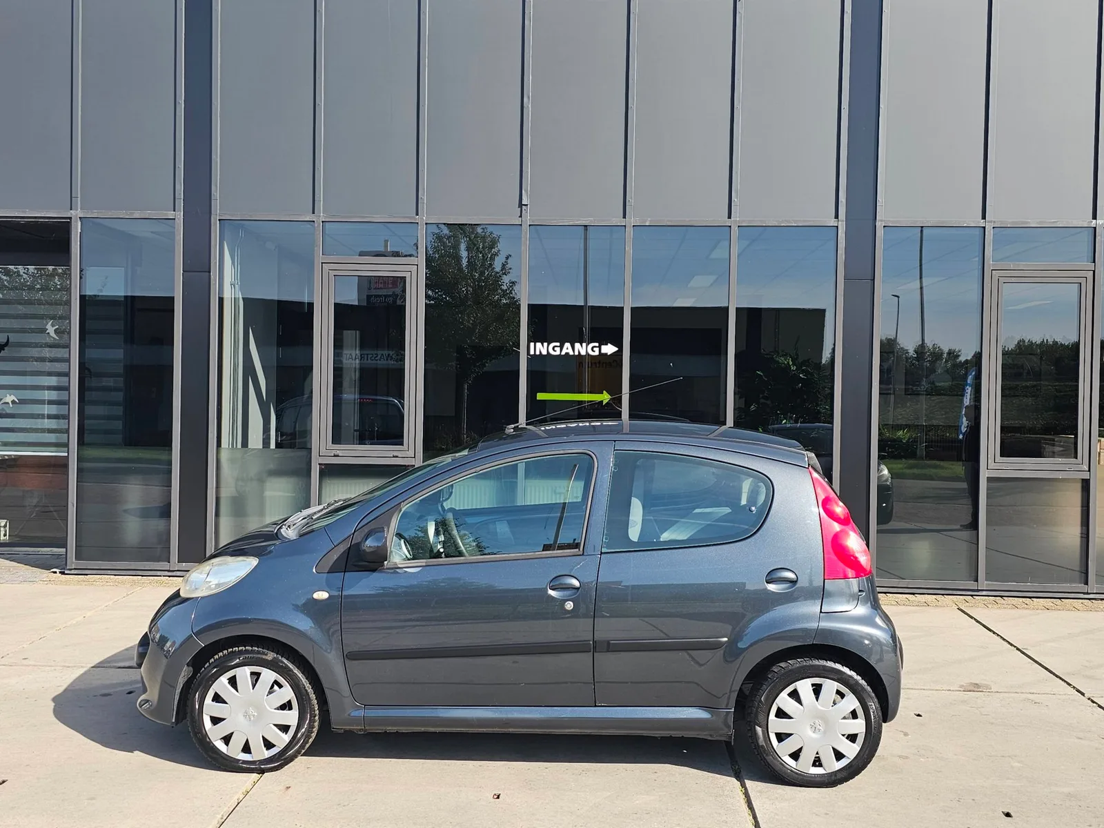 Peugeot 107 (2008) — foto 1