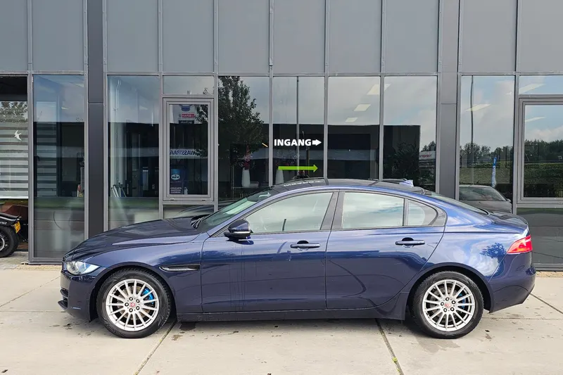 Jaguar XE (2015)