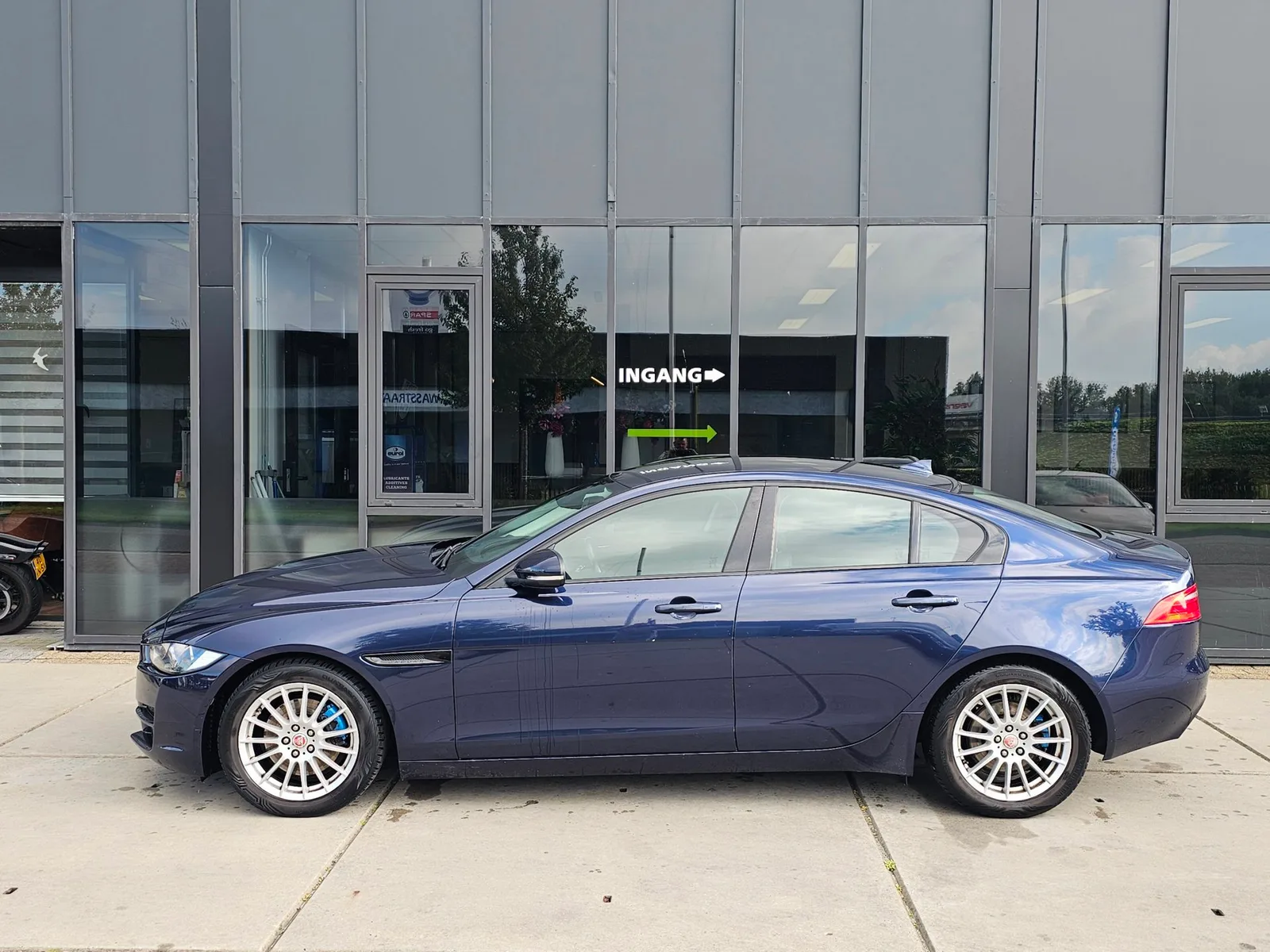 Jaguar XE (2015) — foto 1