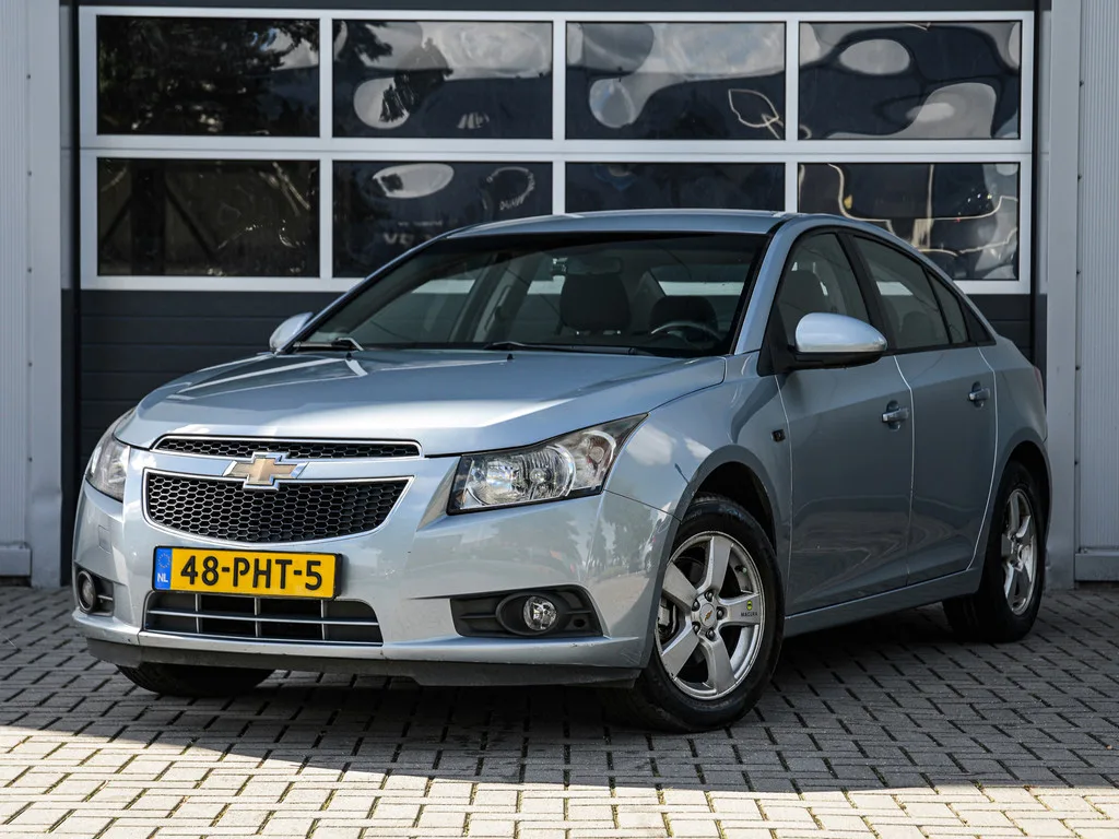 Chevrolet Cruze (2011) — foto 1