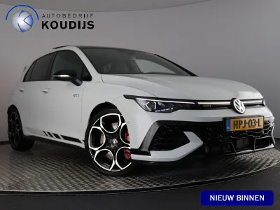 Volkswagen Golf (2025) — foto 1