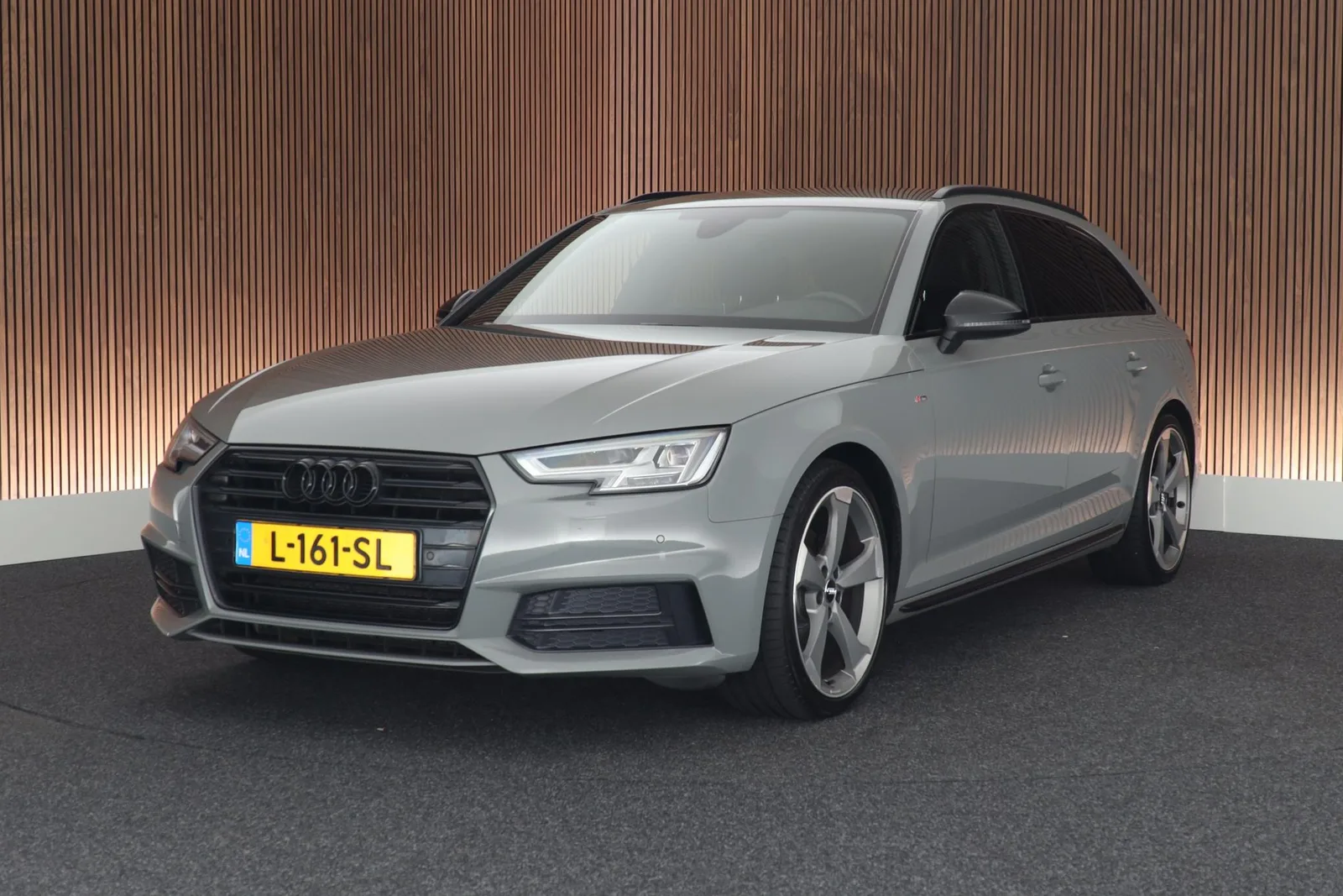 Audi A4 (2018) — foto 1