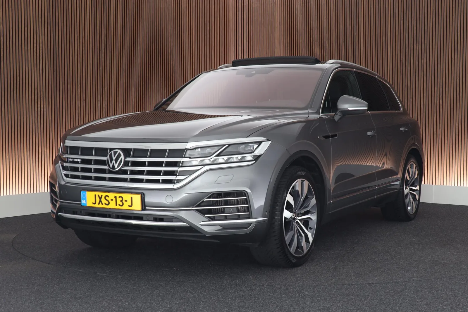 Volkswagen Touareg (2023) — foto 1