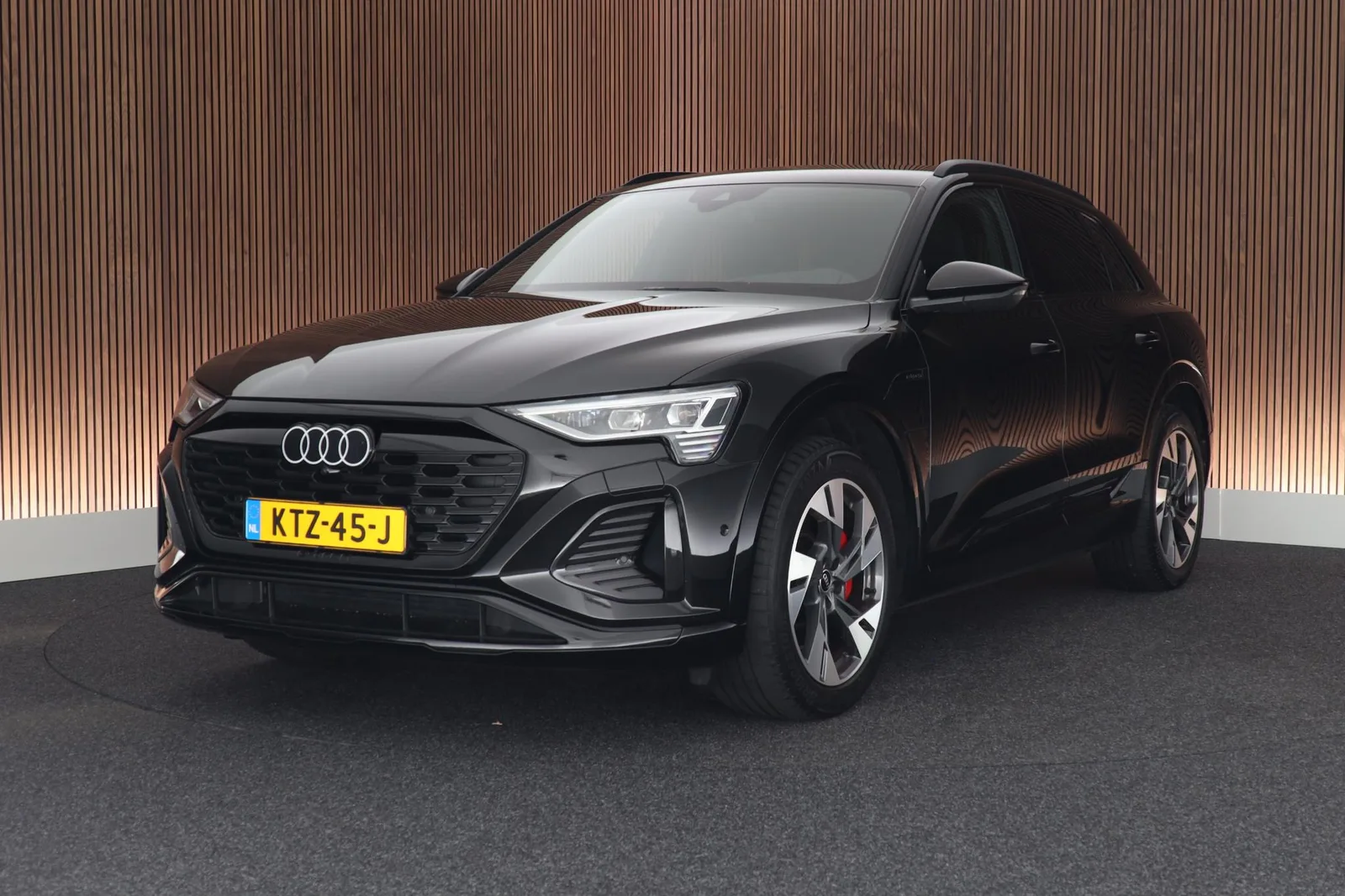 Audi Q8 e-tron (2023) — foto 1