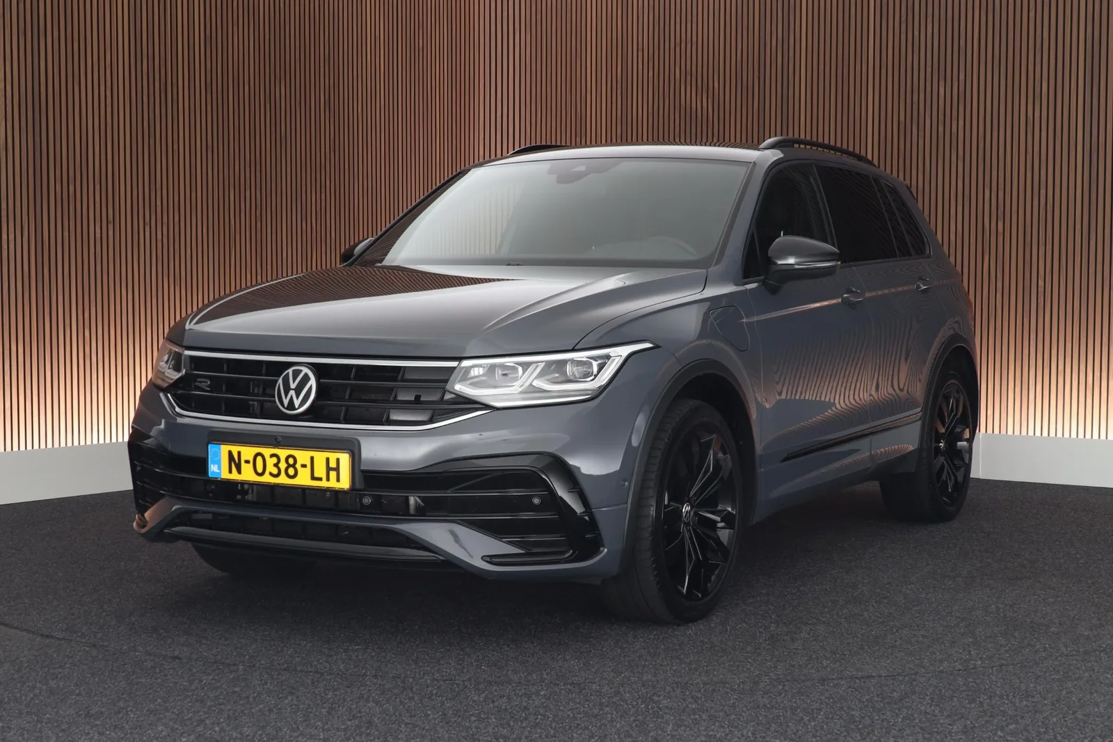 Volkswagen Tiguan (2021) — foto 1