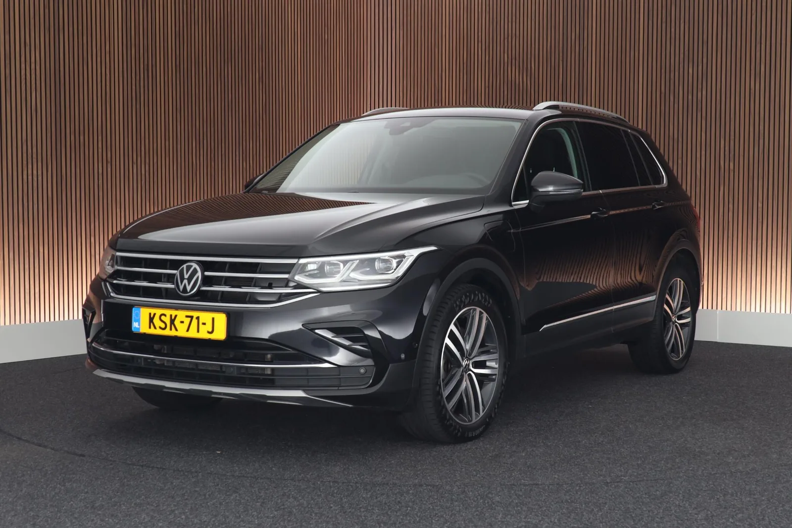 Volkswagen Tiguan (2023) — foto 1