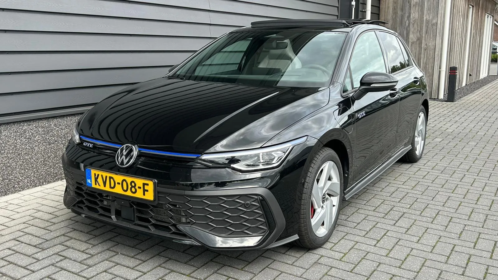 Volkswagen Golf (2025) — foto 1