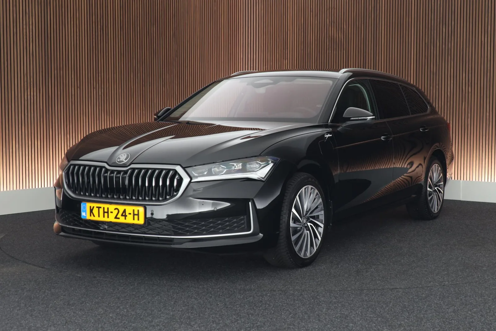 Škoda Superb (2025) — foto 1